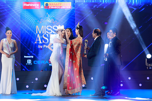 Yến Trang rạng rỡ đăng quang Hoa hậu Châu Á 2019