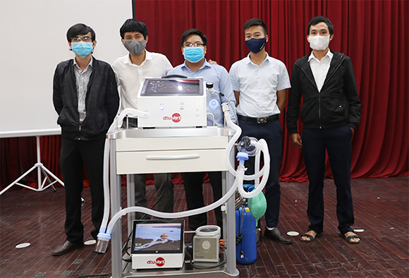 Máy thở dtu-VENT Ver2.0 hỗ trợ cả thở xâm nhập với chi phí dưới 50 triệu đồng