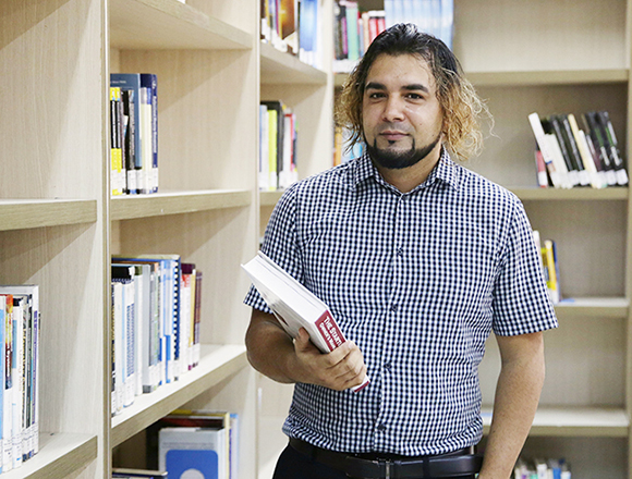 Nam sinh viên người Anh đến Đại học Duy Tân học đại học