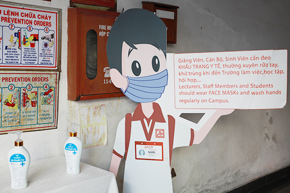 Sinh viên Duy Tân Nghiêm túc Phòng dịch COVID-19 khi trở lại trường sau Tết Tân Sửu